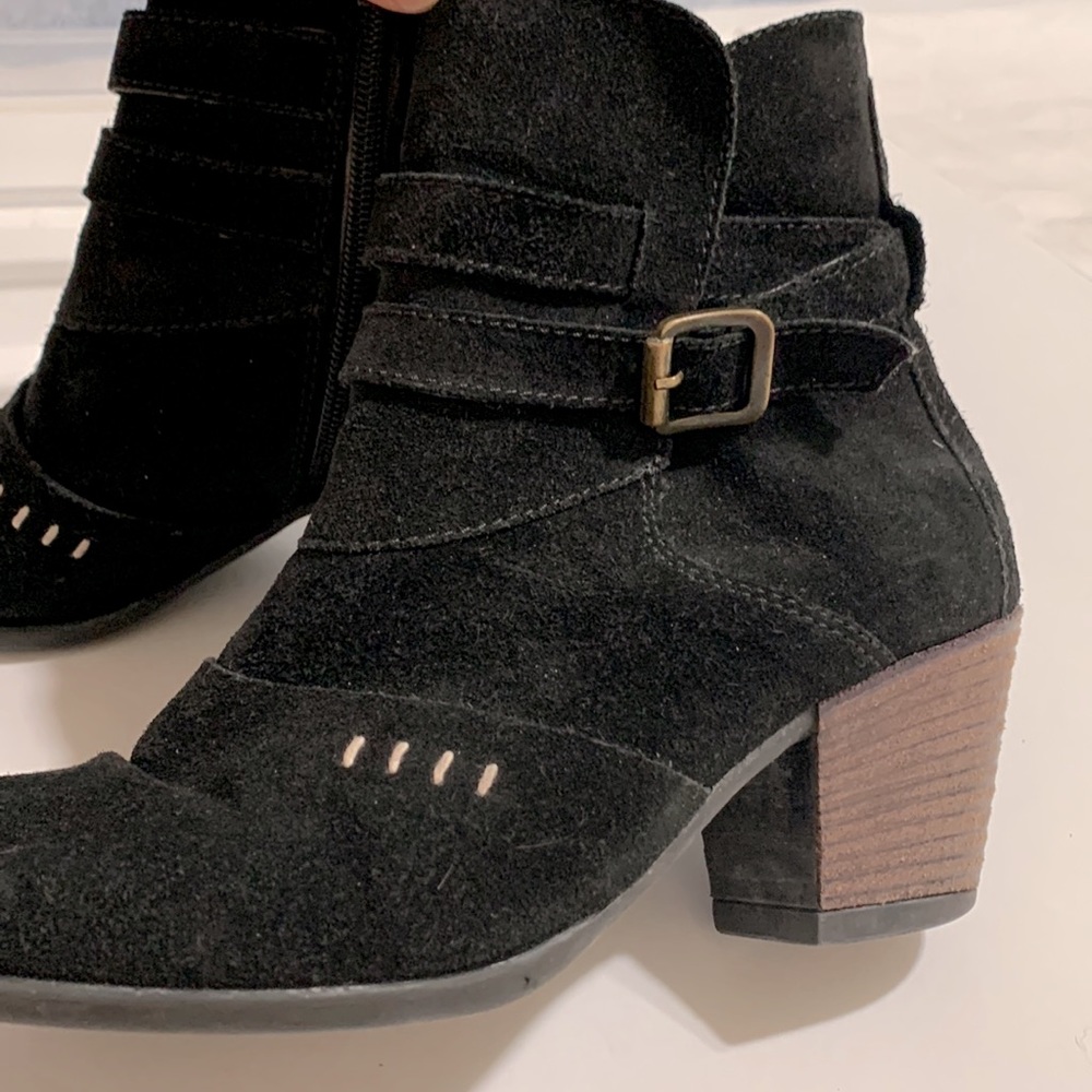 SUNDANCE black ankle boot suede buckle wrapped